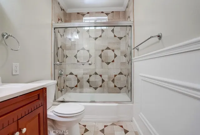 a view of a back yard of the house