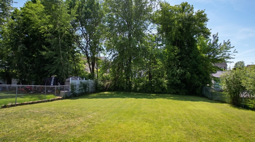 160 Burnham Road Lowell, MA 01852 - Photo 6 of 30