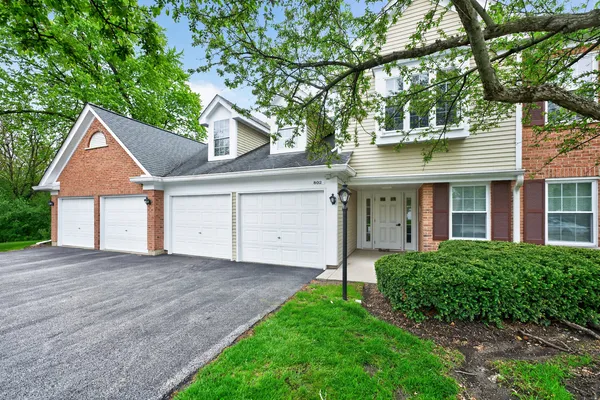 $389,900 | 802 Butternut Lane, Unit C, Mount Prospect, IL 60056