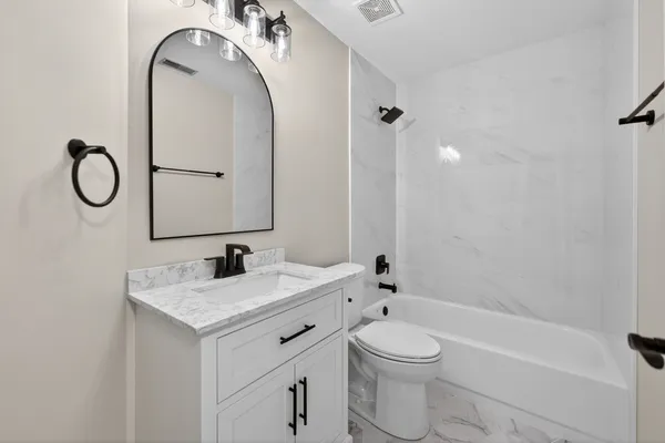 $389,900 | 802 Butternut Lane, Unit C, Mount Prospect, IL 60056