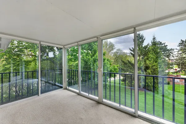 $389,900 | 802 Butternut Lane, Unit C, Mount Prospect, IL 60056