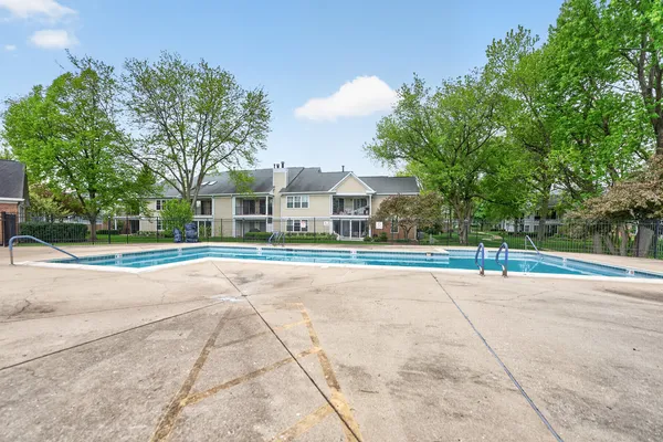 $389,900 | 802 Butternut Lane, Unit C, Mount Prospect, IL 60056