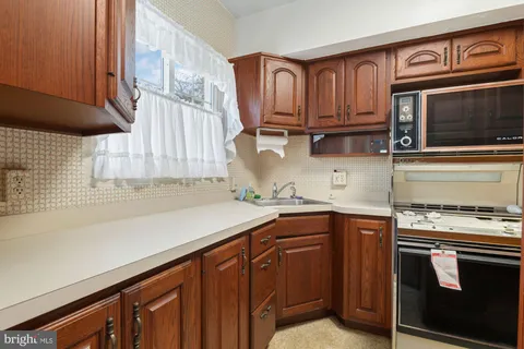 $375,000 | 1750 Preston Road, Alexandria, VA 22302