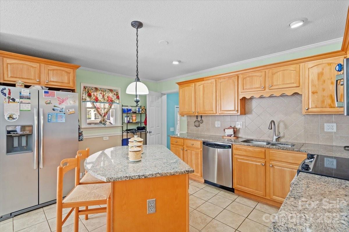 1429 Ebinport Road Rock Hill, SC 29732 - Photo 10 of 30 a kitchen that has a lot of cabinets in it and appliances