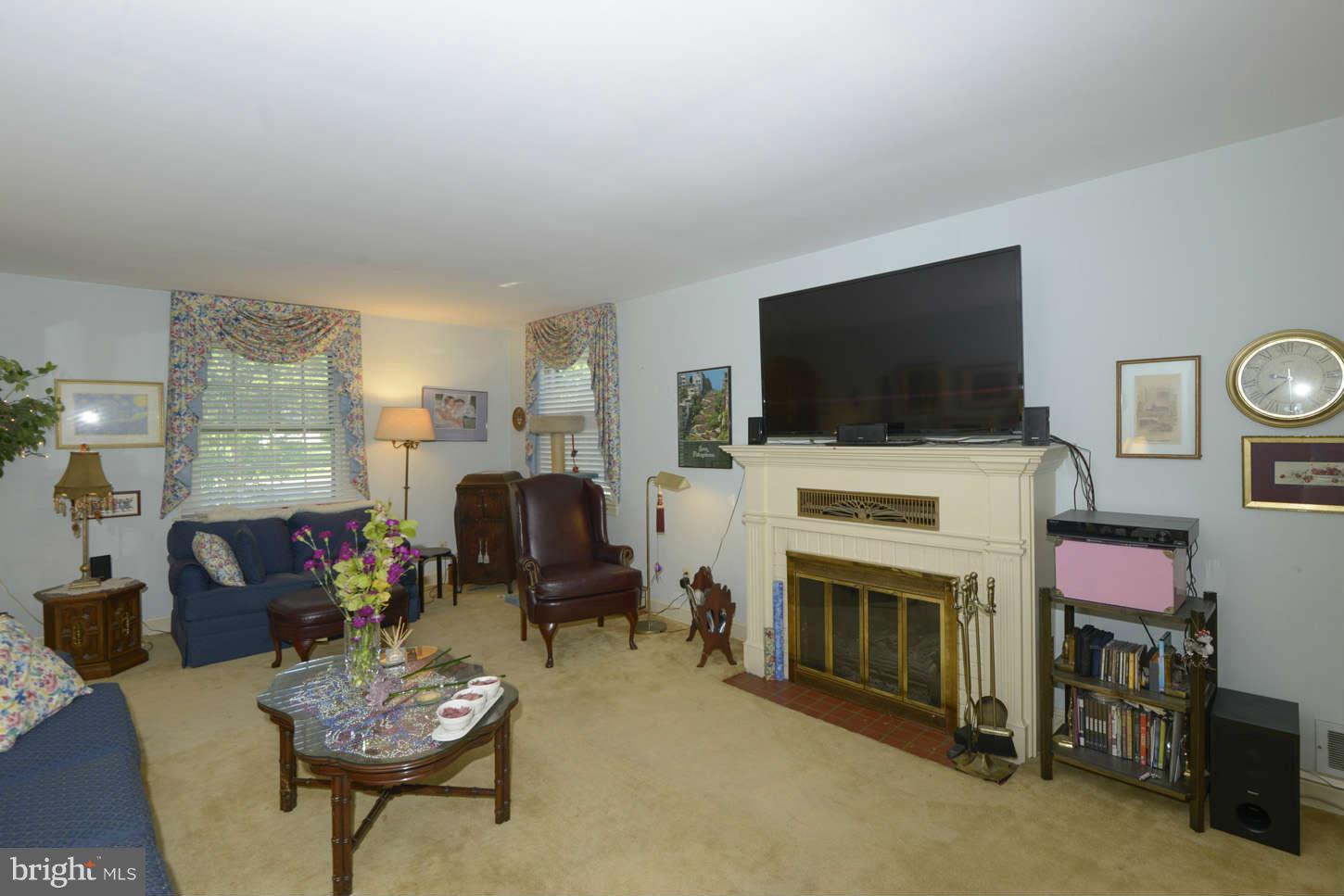 7906 Brooklyn Bridge Road Laurel, MD 20707 - Photo 3 of 30 Living Room