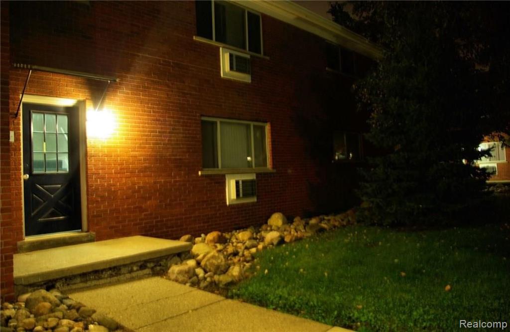 649 West Maple Road, Unit 6492 Clawson, MI 48017 - Photo 20 of 27