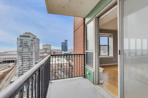 $498,000 | 1717 South Prairie Avenue, Unit 1910, Chicago, IL 60616