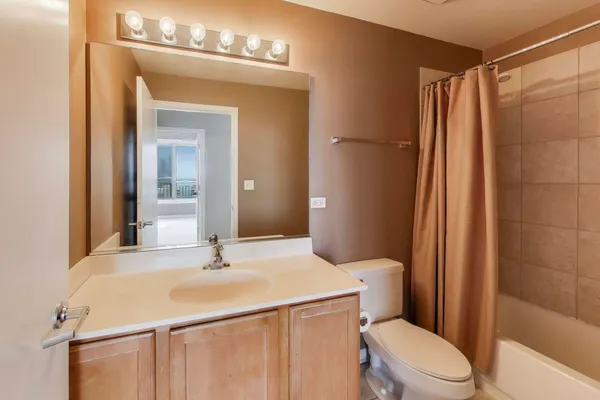 $498,000 | 1717 South Prairie Avenue, Unit 1910, Chicago, IL 60616