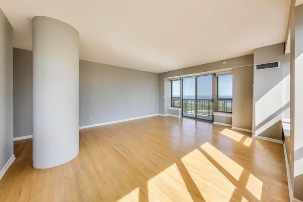 $498,000 | 1717 South Prairie Avenue, Unit 1910, Chicago, IL 60616