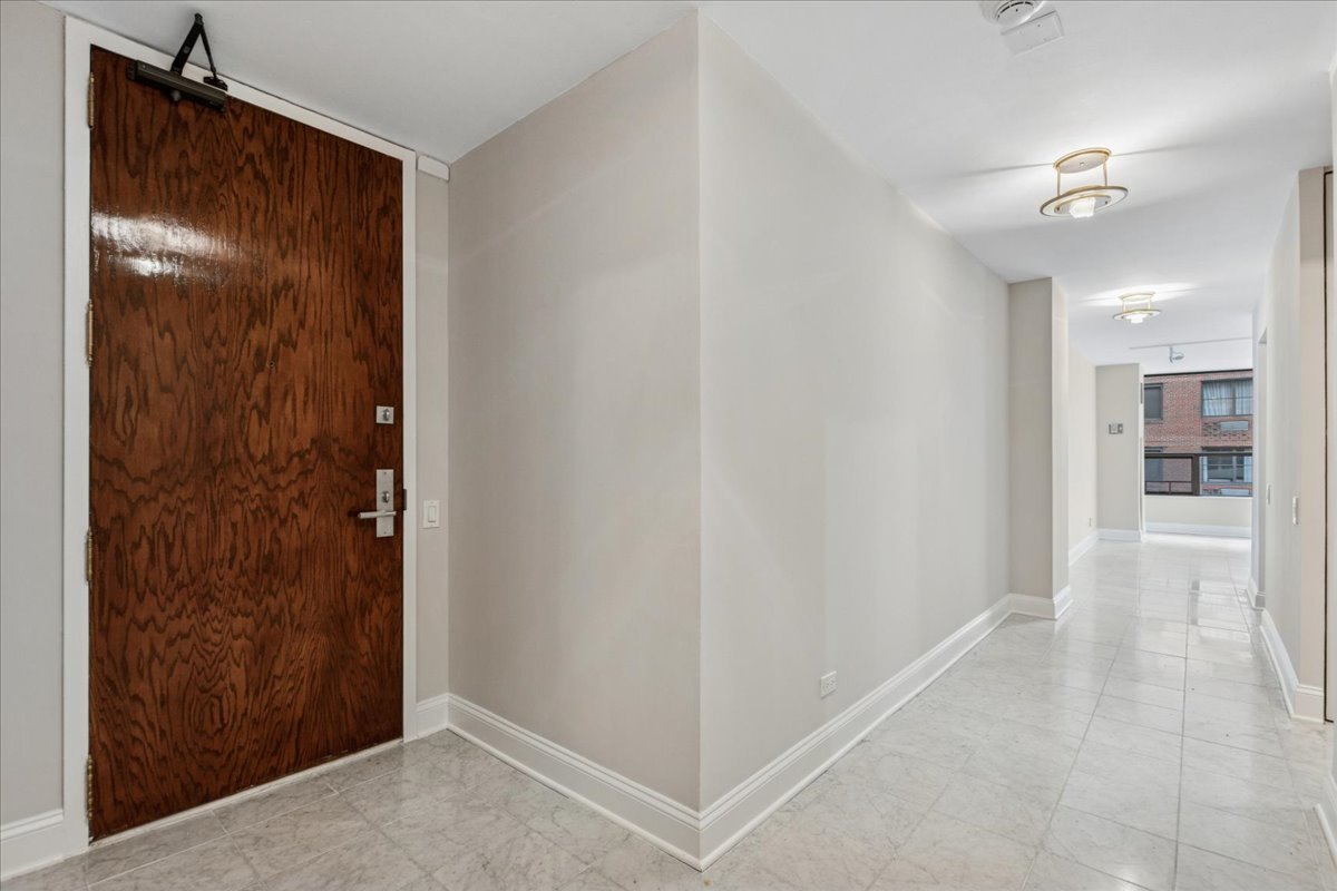 110 East Delaware Place, Unit 1301 Chicago, IL 60611 - Photo 11 of 23