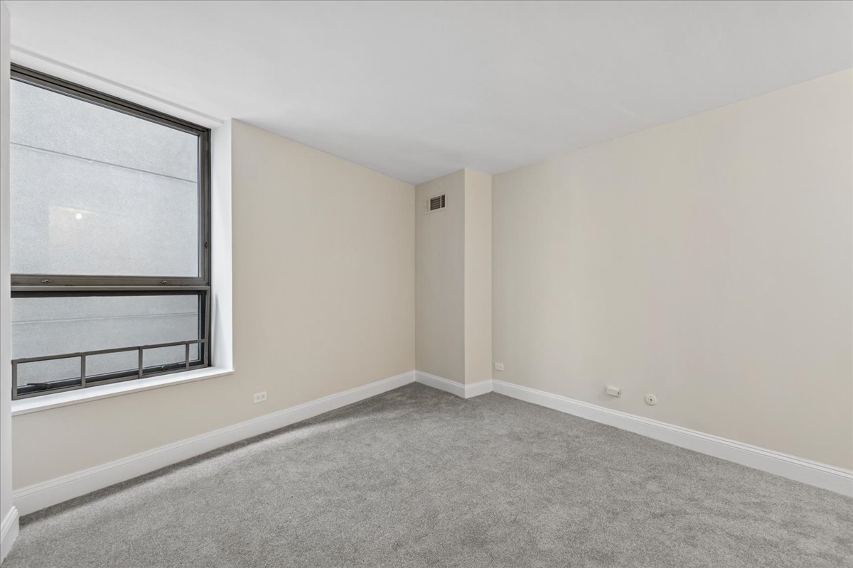 110 East Delaware Place, Unit 1301 Chicago, IL 60611 - Photo 14 of 23