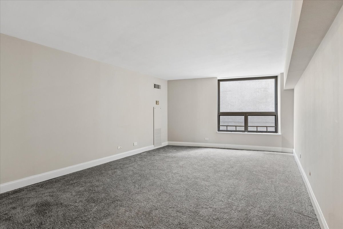 110 East Delaware Place, Unit 1301 Chicago, IL 60611 - Photo 16 of 23