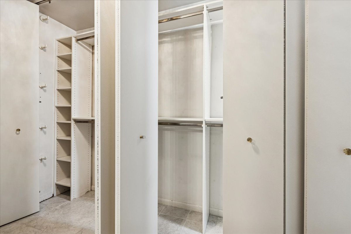 110 East Delaware Place, Unit 1301 Chicago, IL 60611 - Photo 21 of 23