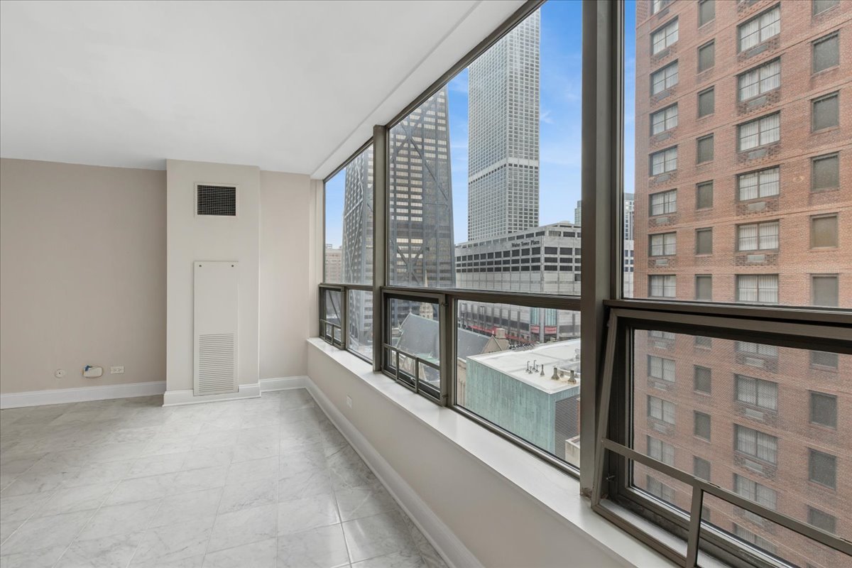 110 East Delaware Place, Unit 1301 Chicago, IL 60611 - Photo 3 of 23
