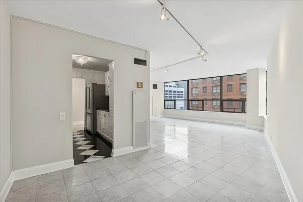 $3,800 | 110 East Delaware Place, Unit 1301, Chicago, IL 60611