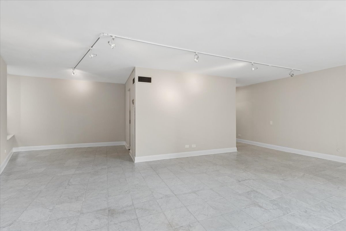 110 East Delaware Place, Unit 1301 Chicago, IL 60611 - Photo 7 of 23