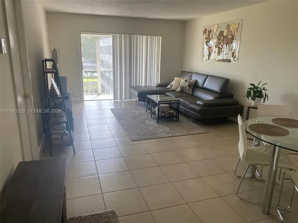 $1,750 | 4700 Washington Street, Unit 406, Hollywood, FL 33021
