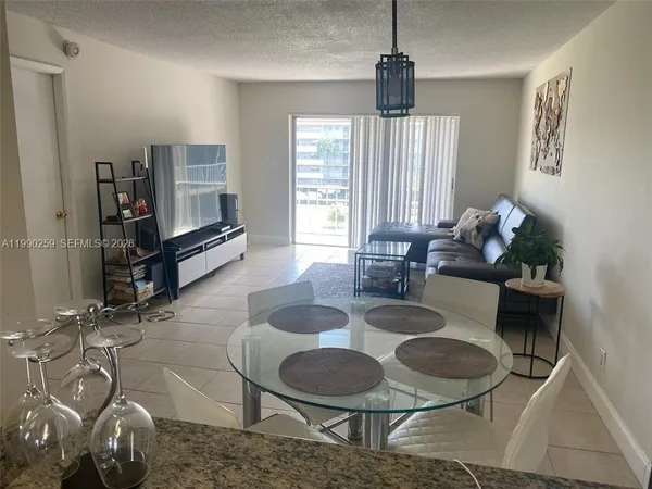 $1,750 | 4700 Washington Street, Unit 406, Hollywood, FL 33021