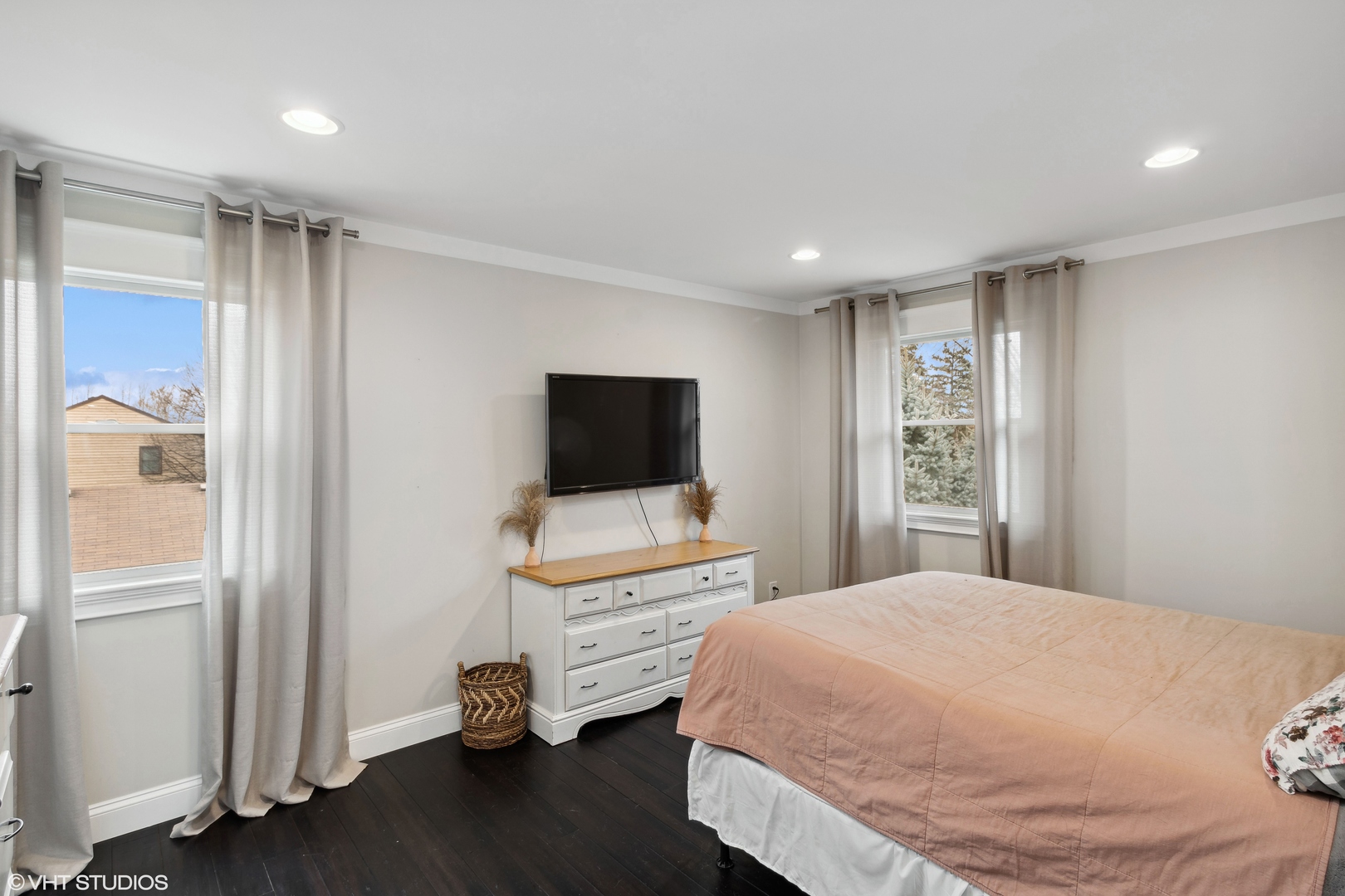 712 Surrey Lane Algonquin, IL 60102 - Photo 12 of 19 a bedroom with a bed and a flat screen tv