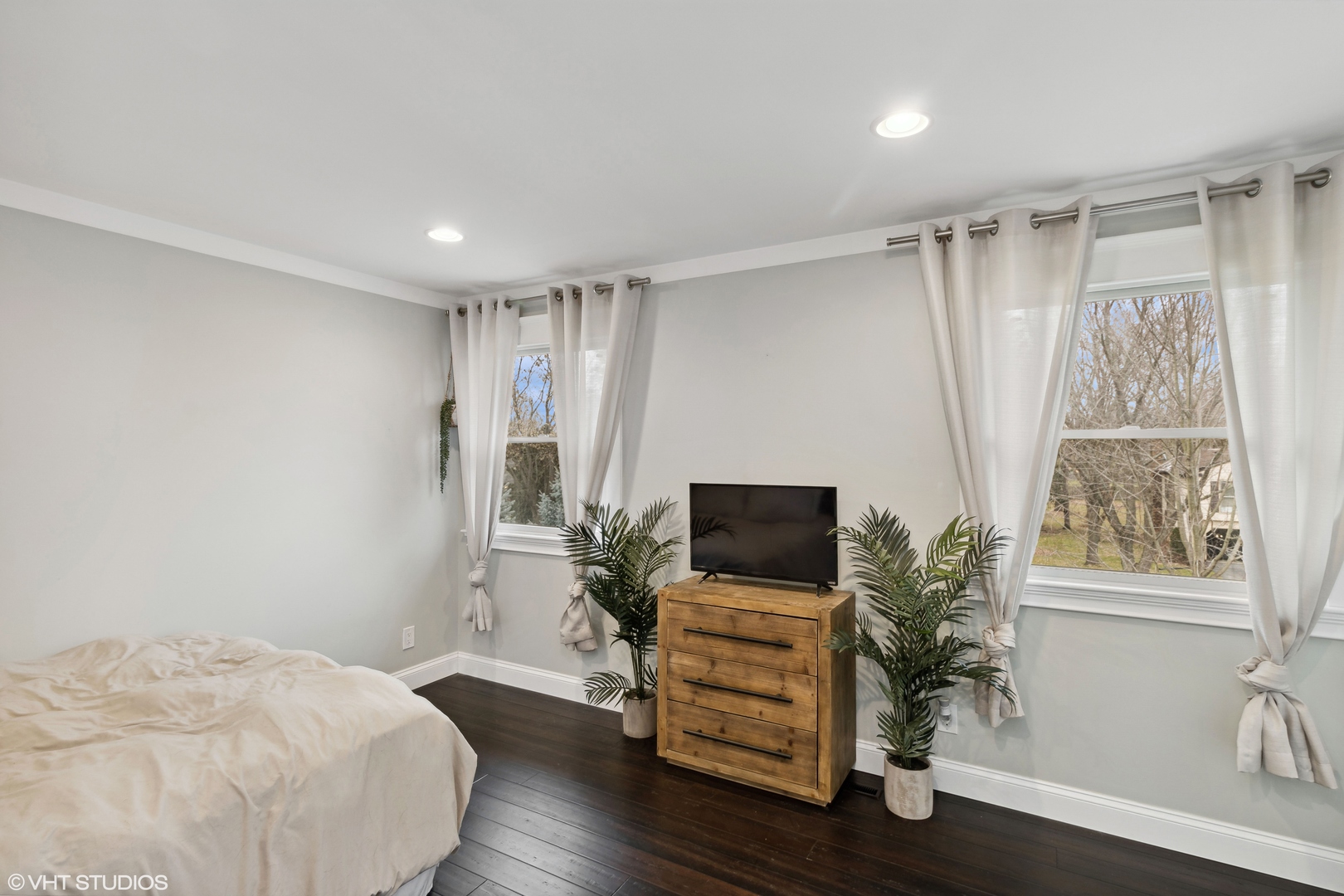 712 Surrey Lane Algonquin, IL 60102 - Photo 13 of 19 a bedroom with furniture and a window