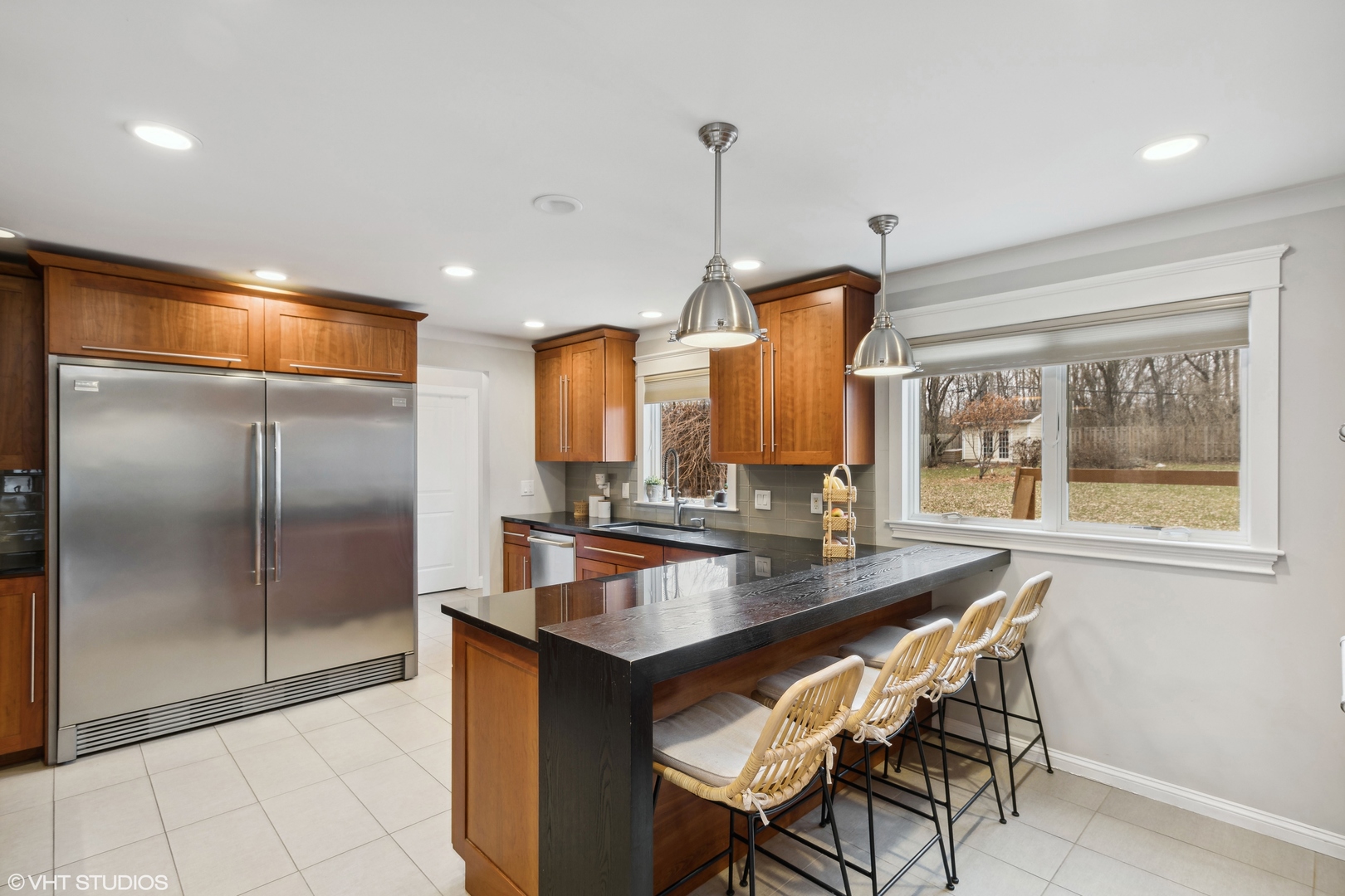712 Surrey Lane Algonquin, IL 60102 - Photo 6 of 19 a kitchen with stainless steel appliances granite countertop a refrigerator a sink and a stove