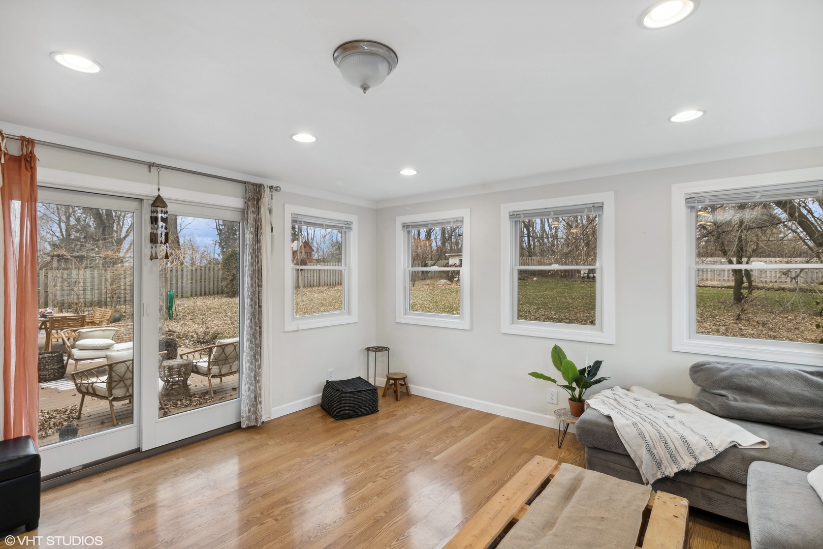 712 Surrey Lane Algonquin, IL 60102 - Photo 9 of 19 a living room with furniture and wooden floor