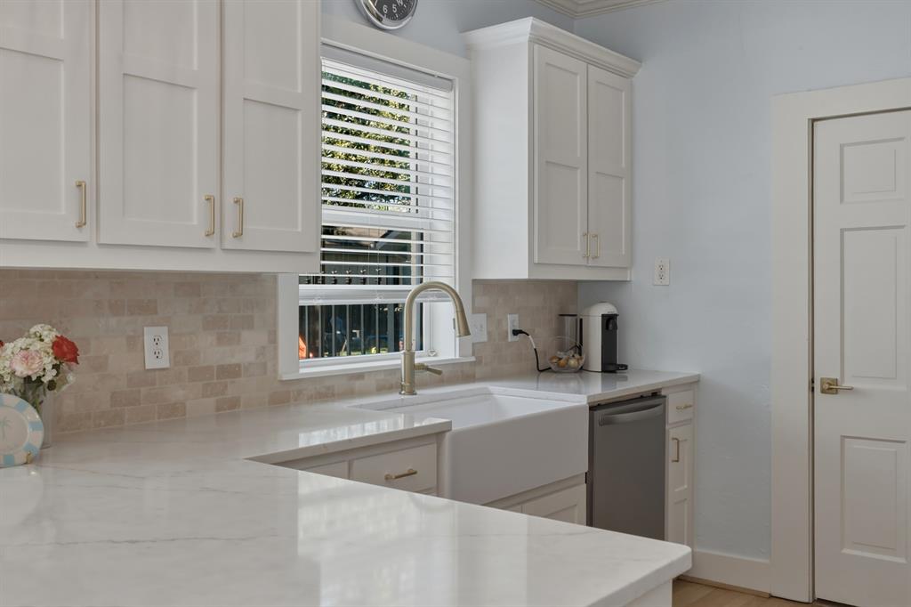 5247 Goodwin Avenue Dallas, TX 75206 - Photo 14 of 31