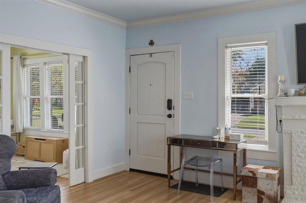 5247 Goodwin Avenue Dallas, TX 75206 - Photo 4 of 31