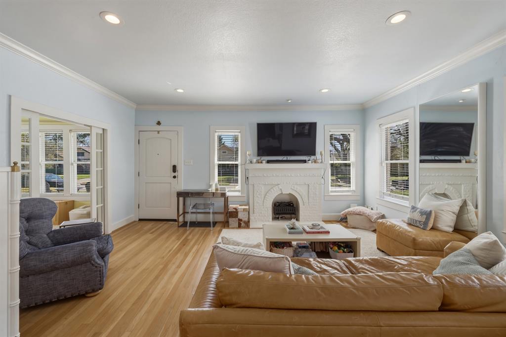 5247 Goodwin Avenue Dallas, TX 75206 - Photo 7 of 31