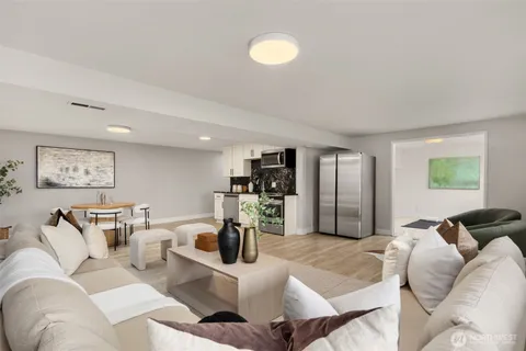 $1,599,998 | 13720 94th Avenue Northeast, Kirkland, WA 98034