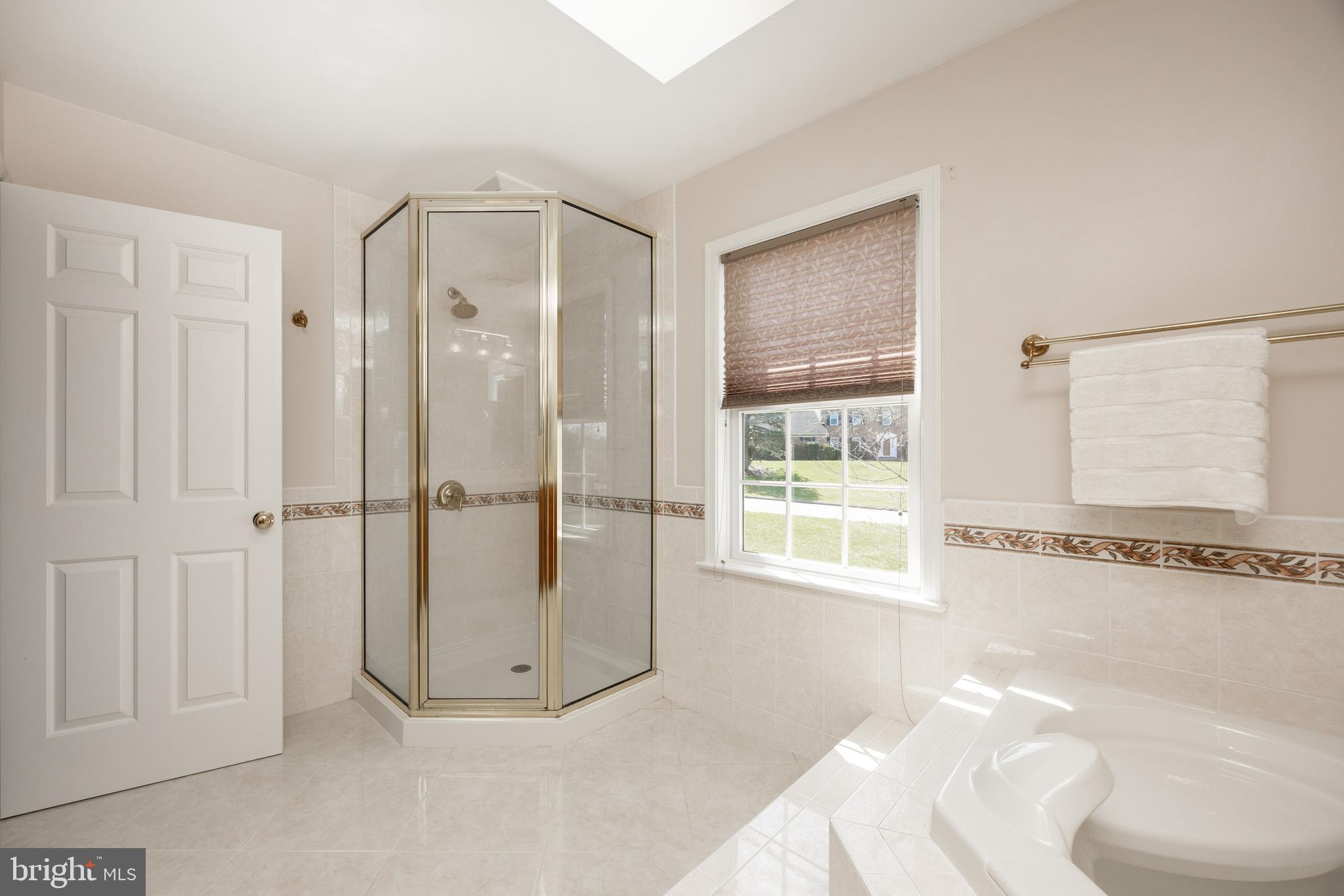 21 Krauser Road Downingtown, PA 19335 - Photo 29 of 54 a walk in closet and a window