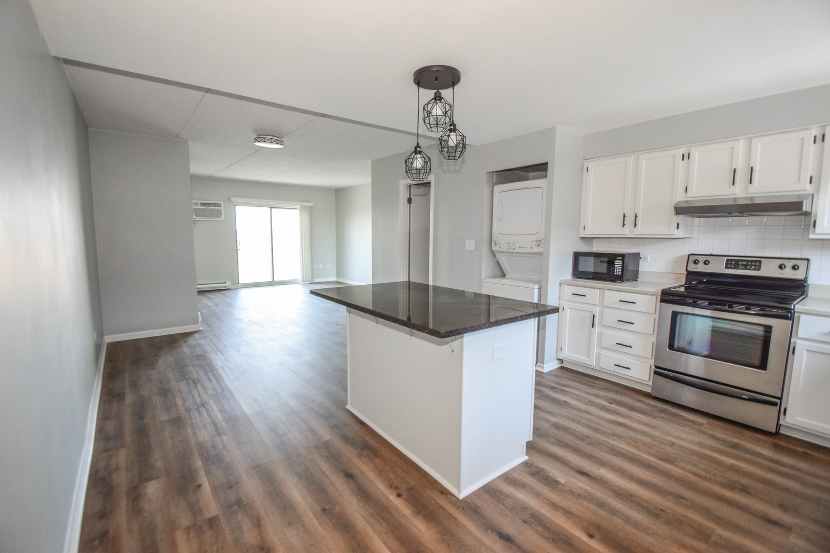 962 North Rohlwing Road, Unit 201A Addison, IL 60101 - Photo 2 of 16 Gallery Image 2