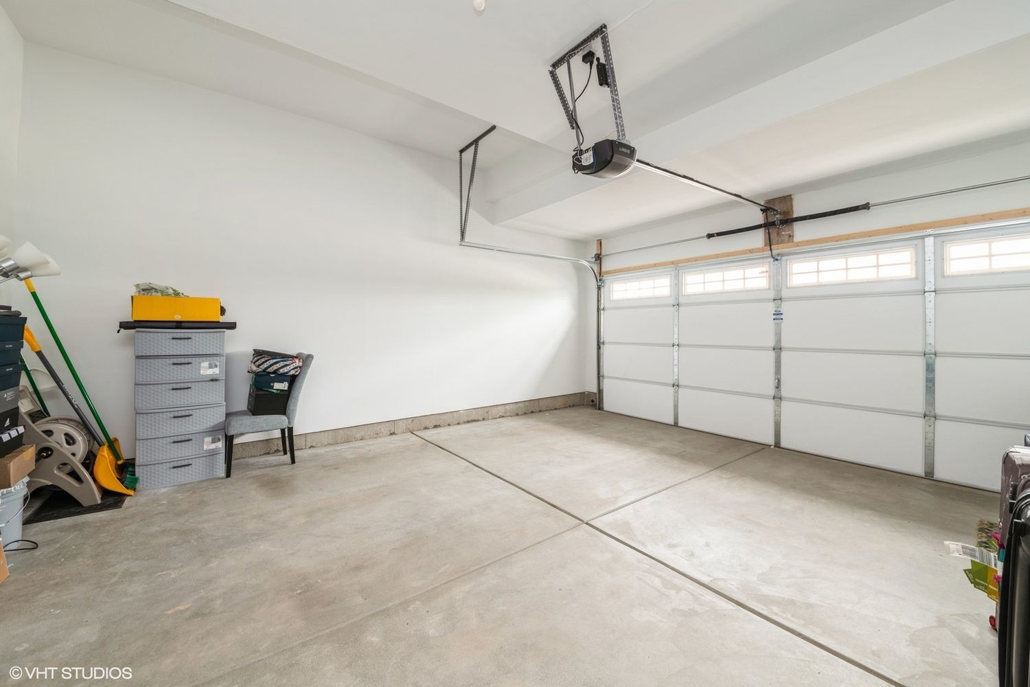 277 Masters Drive Addison, IL 60101 - Photo 14 of 17 a view of a garage