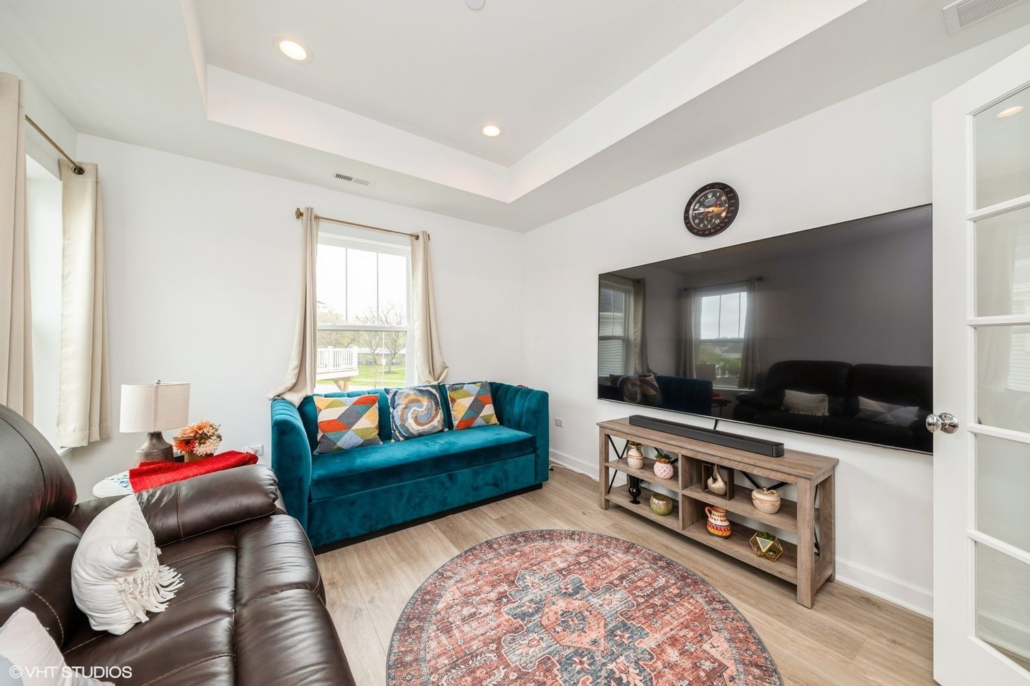 277 Masters Drive Addison, IL 60101 - Photo 8 of 17 a living room with furniture and a flat screen tv