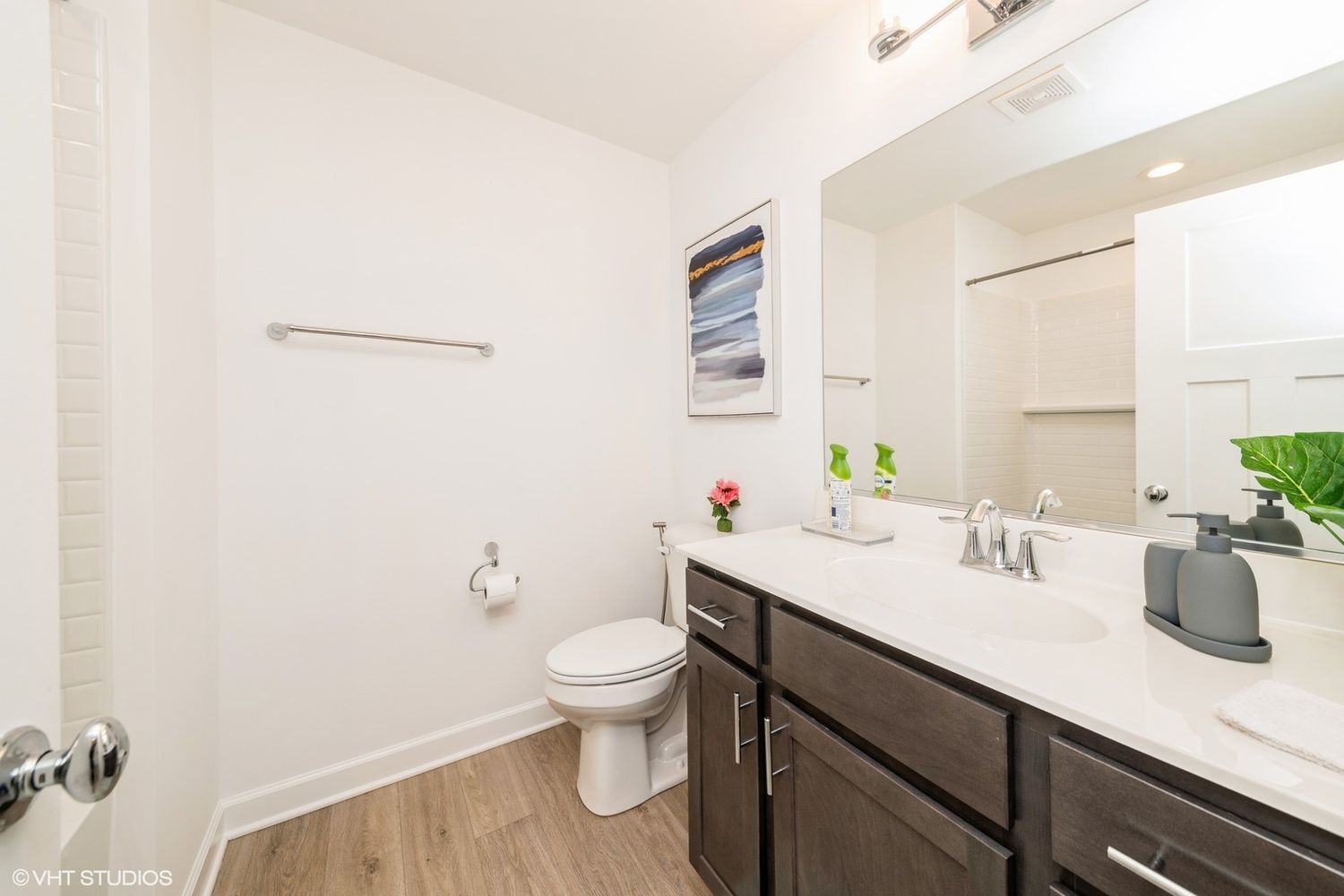 277 Masters Drive Addison, IL 60101 - Photo 10 of 17 a bathroom with a sink a toilet and mirror