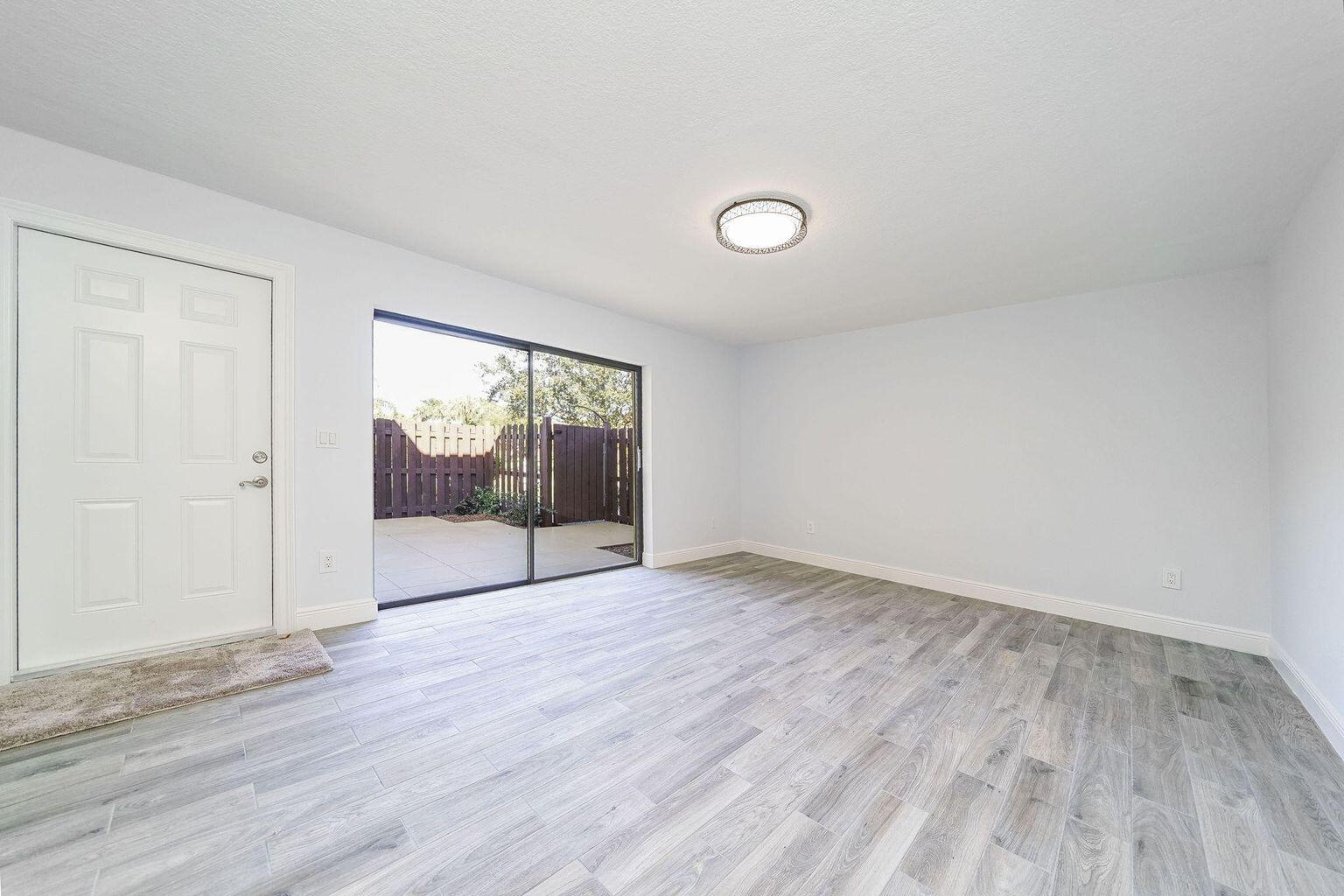 825 Center Street, Unit 32A Jupiter, FL 33458 - Photo 5 of 36 20200115160623763027000000-o