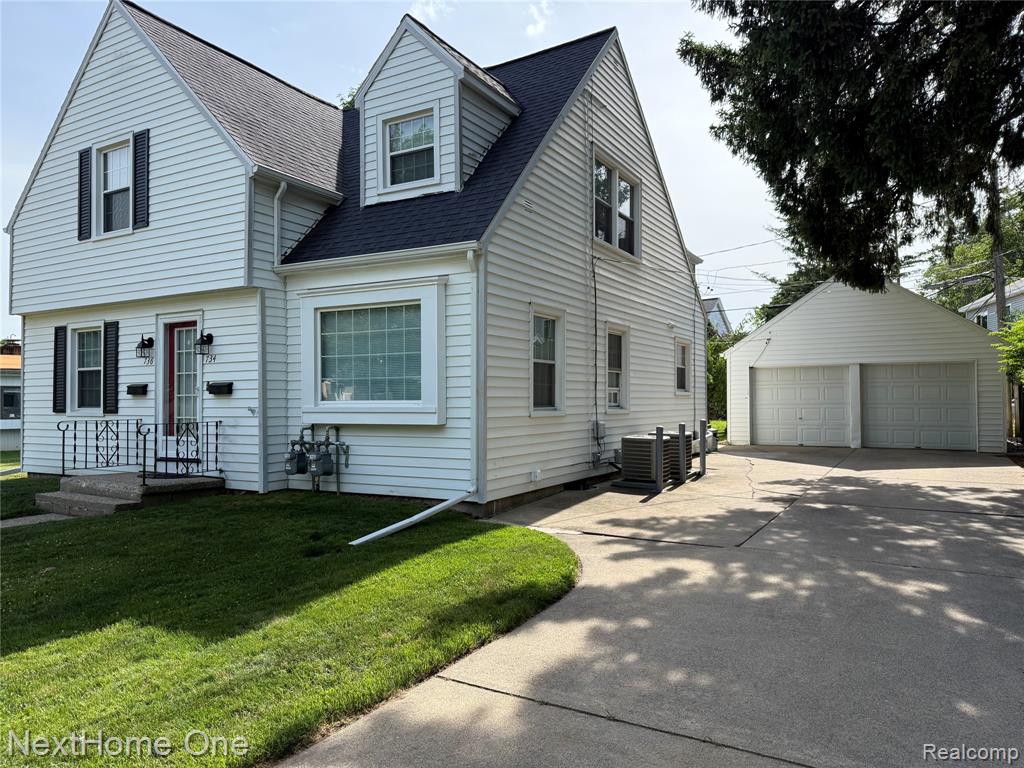 734-736 Briarcliff Road Jackson, MI 49203 - Photo 2 of 30
