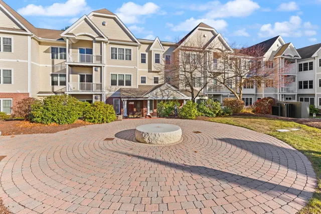 $394,900 | 160 Daniel Webster Highway, Unit 328, Nashua, NH 03060