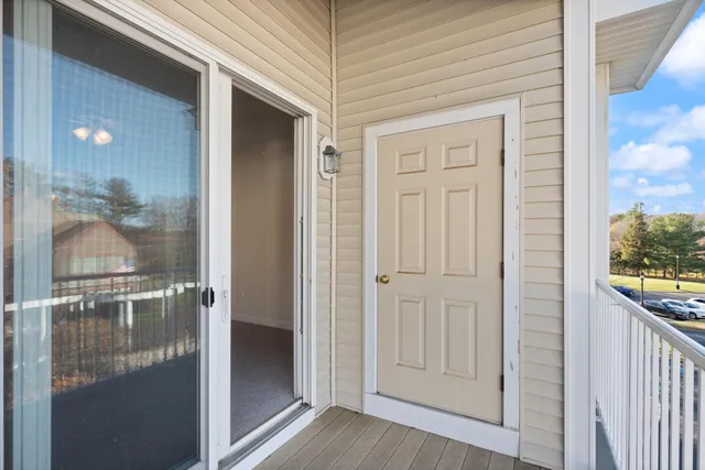 $394,900 | 160 Daniel Webster Highway, Unit 328, Nashua, NH 03060