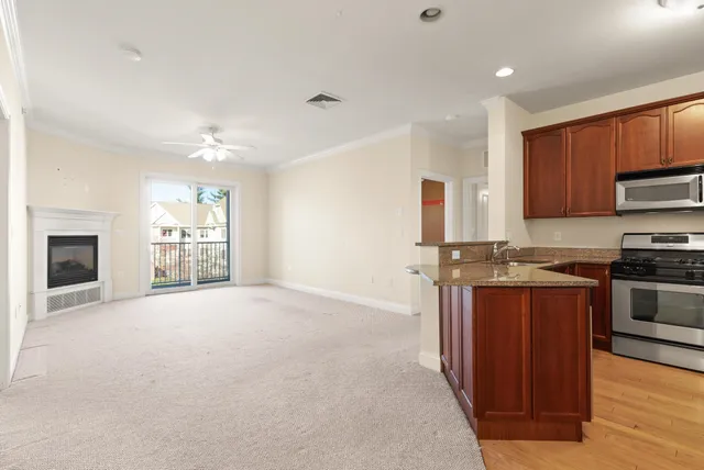 $394,900 | 160 Daniel Webster Highway, Unit 328, Nashua, NH 03060