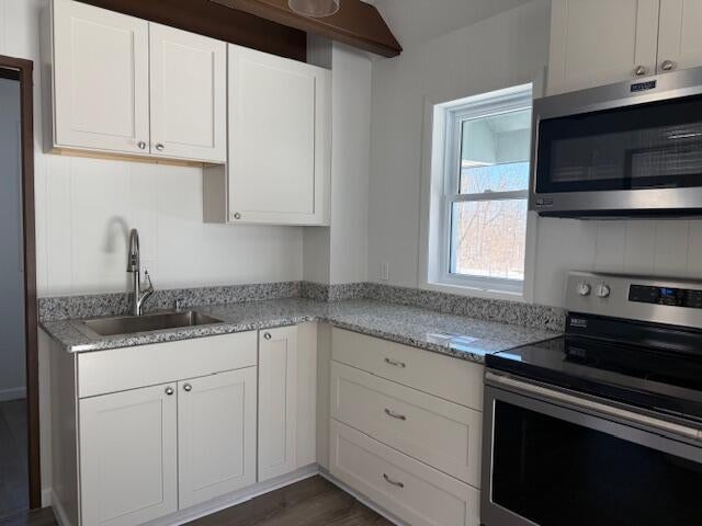 332 West Sheridan Road Petoskey, MI 49770 - Photo 4 of 5 kitchen (2)