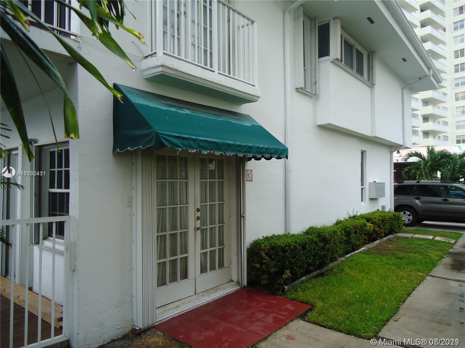 Golden Isles Hallandale Beach, FL 33009 - Photo 2 of 10