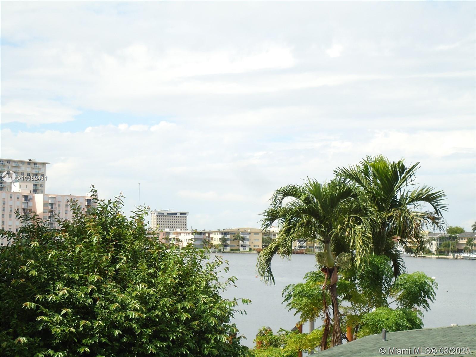 Golden Isles Hallandale Beach, FL 33009 - Photo 3 of 10