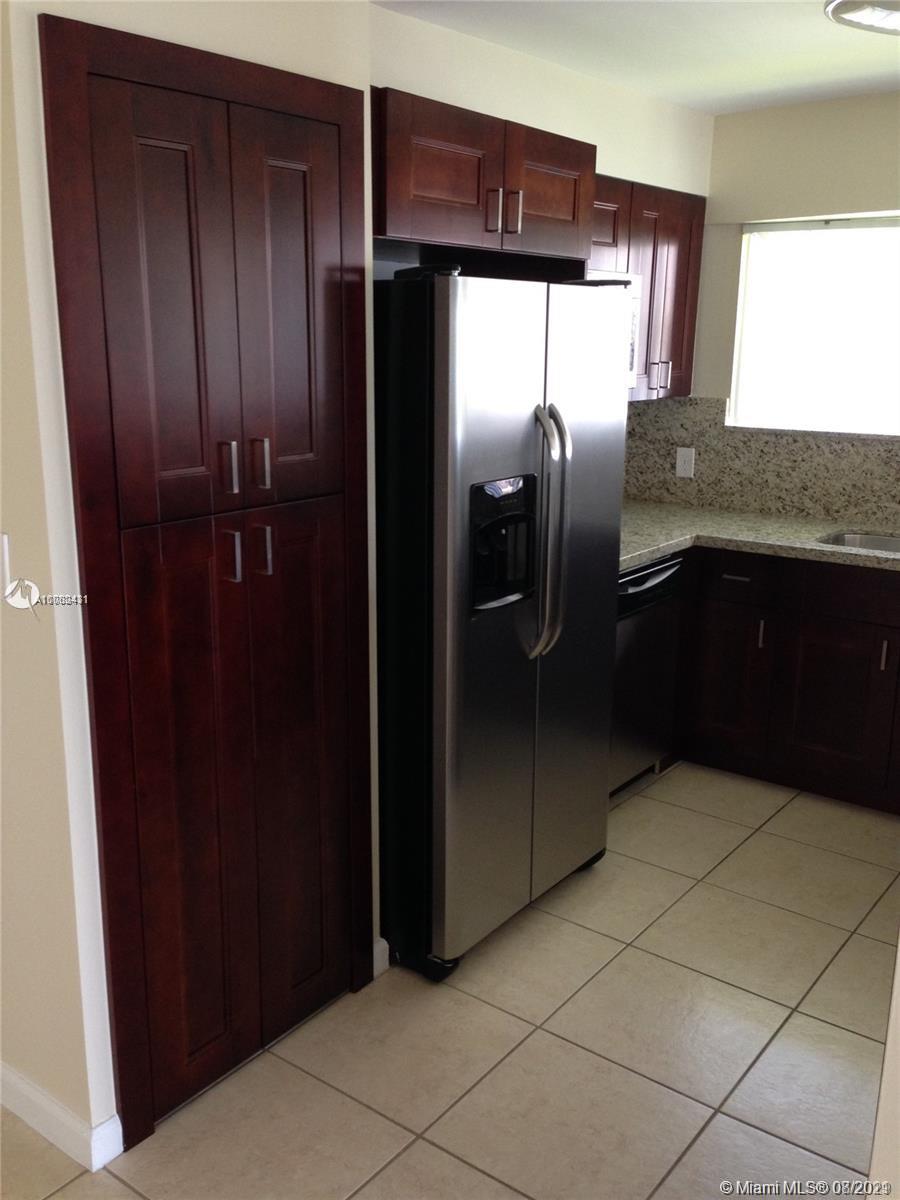 Golden Isles Hallandale Beach, FL 33009 - Photo 6 of 10