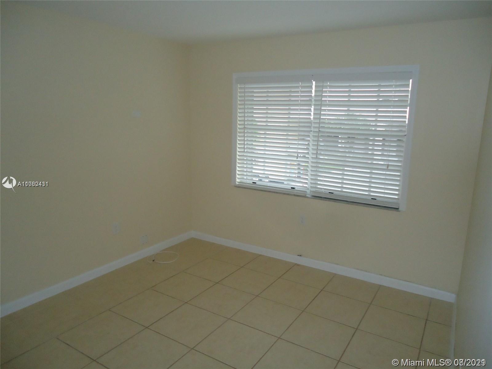 Golden Isles Hallandale Beach, FL 33009 - Photo 9 of 10