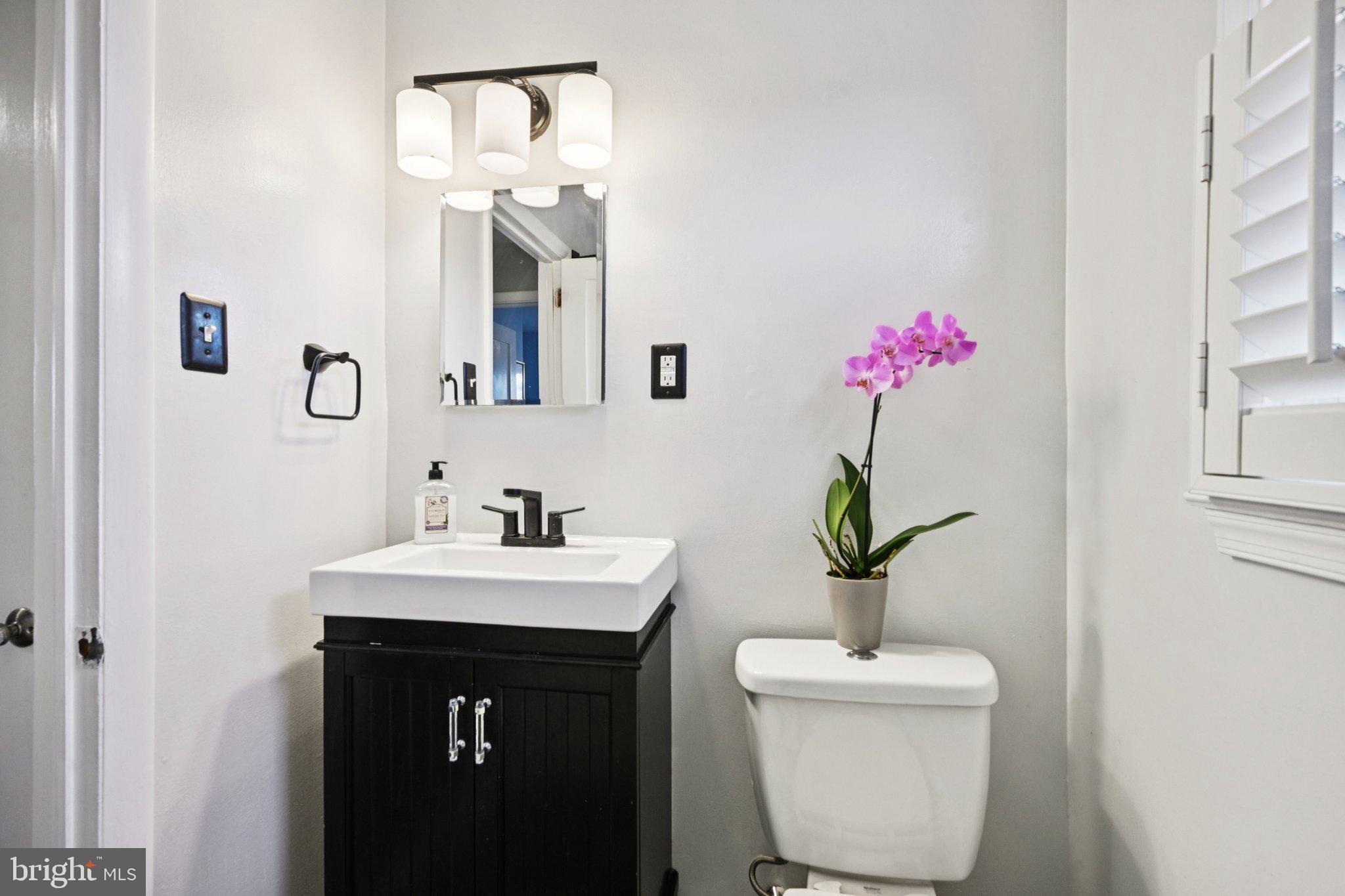 1211 Woodside Road Conshohocken, PA 19428 - Photo 23 of 55 a bathroom with a sink and a mirror