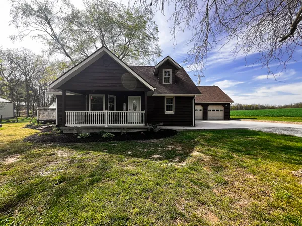$360,000 | 11753 North Log Cabin Lane, Mount Vernon, IL 62864