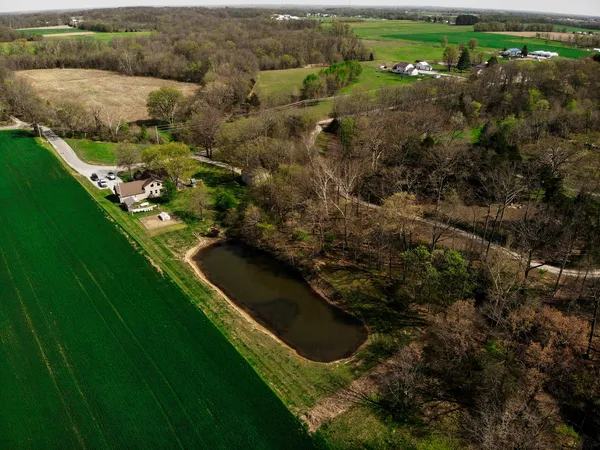 $360,000 | 11753 North Log Cabin Lane, Mount Vernon, IL 62864