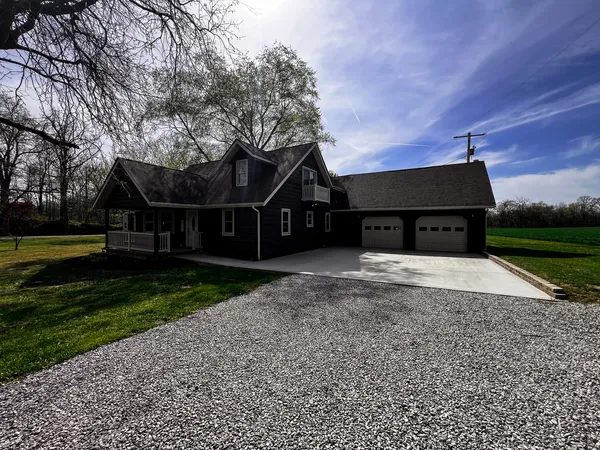 $360,000 | 11753 North Log Cabin Lane, Mount Vernon, IL 62864