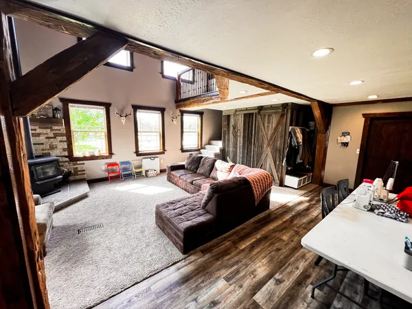 $360,000 | 11753 North Log Cabin Lane, Mount Vernon, IL 62864